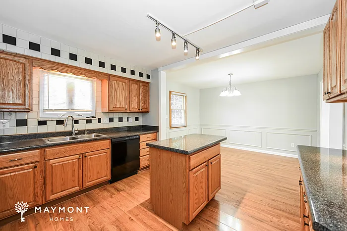 7172 Grantham Way — Photo 8
