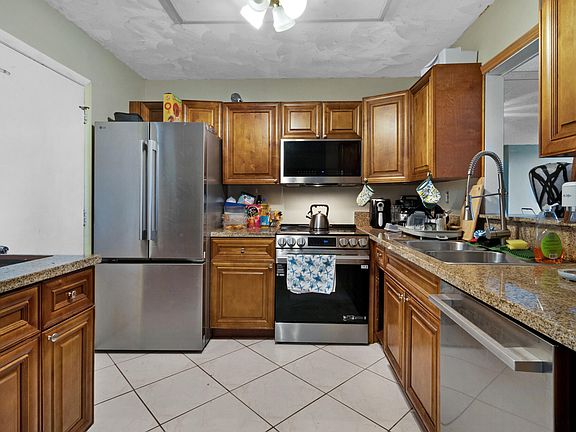 4th image of 408 NW 68th Avenue #405