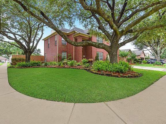 2nd image of 6930 Royal Knoll Ct