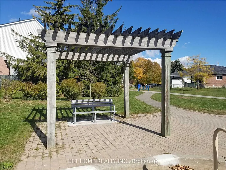 1310 Charter Cres — Photo 34