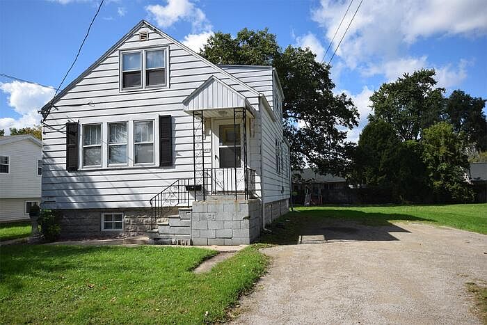2nd image of 1931 Plymouth St