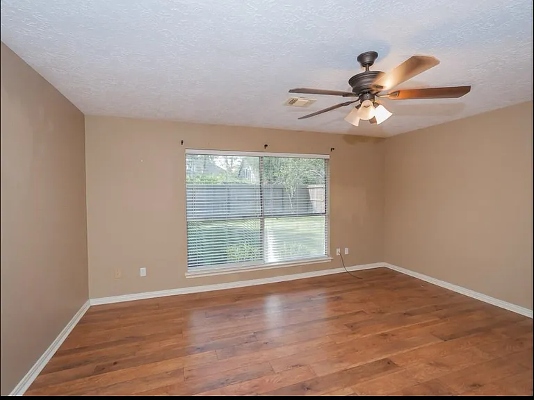 2910 Bentley Ct — Photo 5