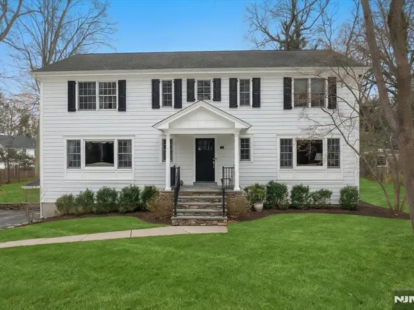 4 Lindeman Ave, Closter, NJ 07624