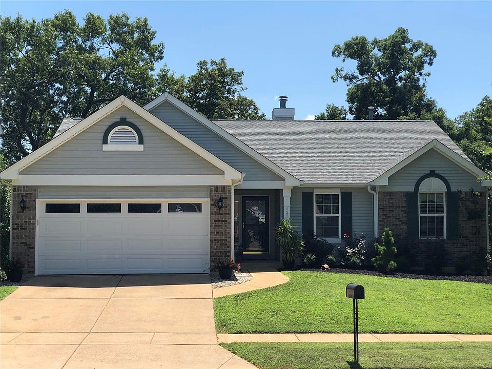 1st image of 423 Emmanuel Ct