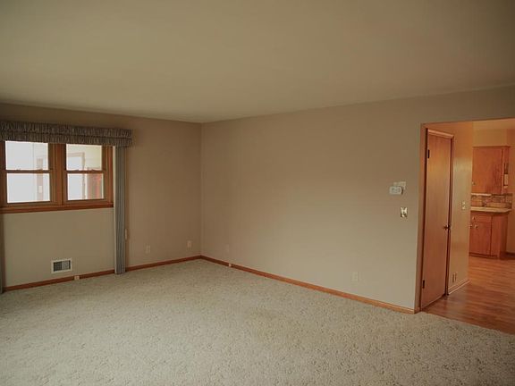3rd image of 1132 Linn Ave