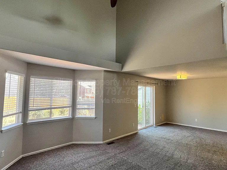 5671 Vermillion Bluffs Dr — Photo 4
