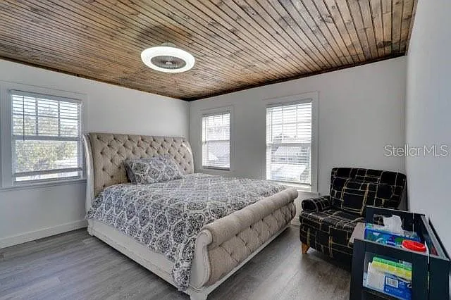 209 W Olympia Ave — Photo 15