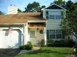 503 Race Pl, Oakdale, NY 11769
