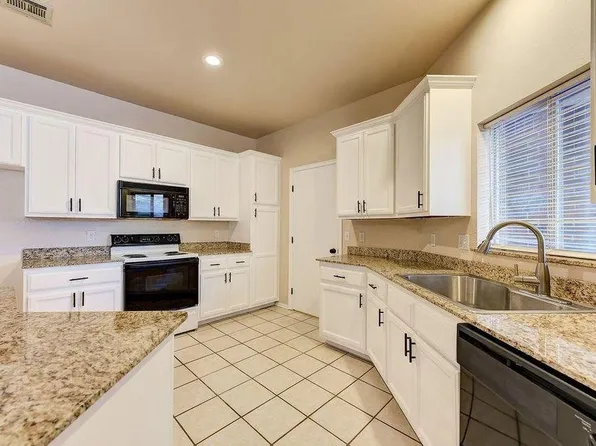 1941 Lariat Cir, Edmond, OK 73003