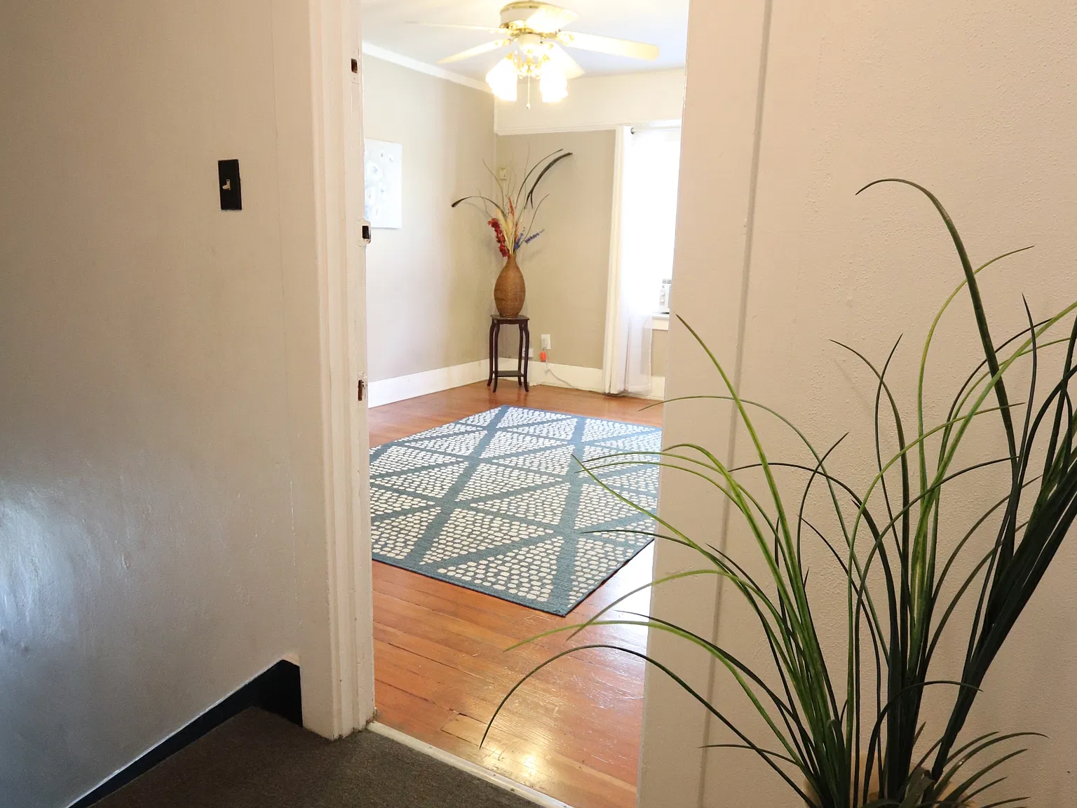 1 bed, 900 sqft, $2,300 — Photo 2