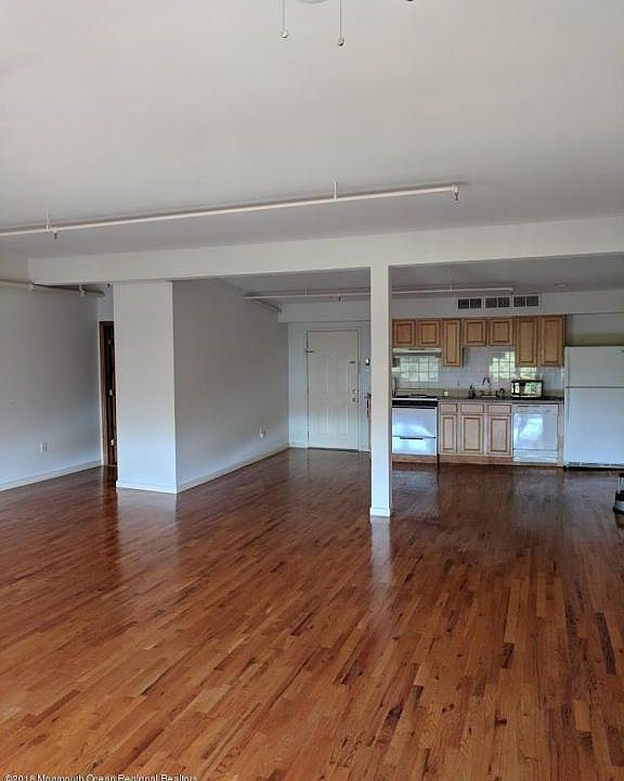 2nd image of 162 Main St APT 7