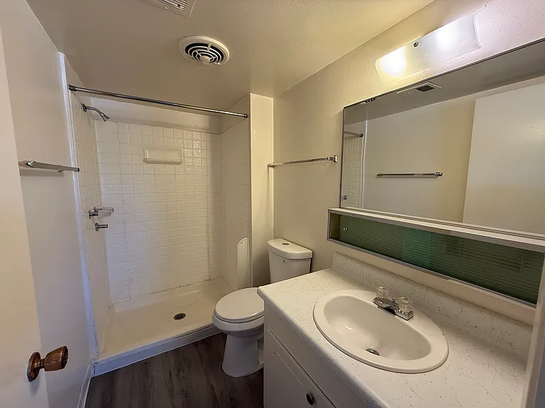 820 E Maryland Ave #13 — Photo 7