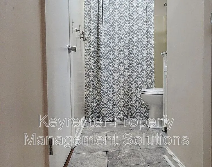 825 Highland Ave — Photo 9