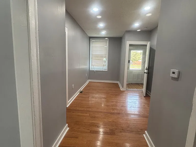 596 Ferry St #1 — Photo 2