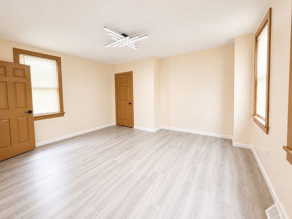 4th image of 2100 Lautner St #B
