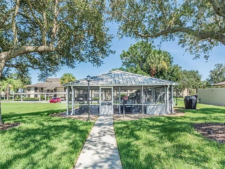 32 Plantation Dr #103 — Photo 26