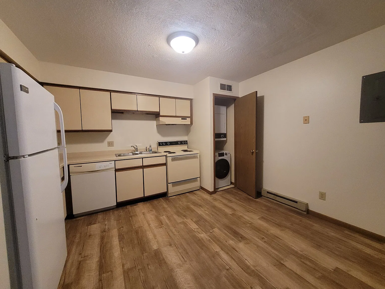 702 Dutchman Drive - 6 — Photo 3