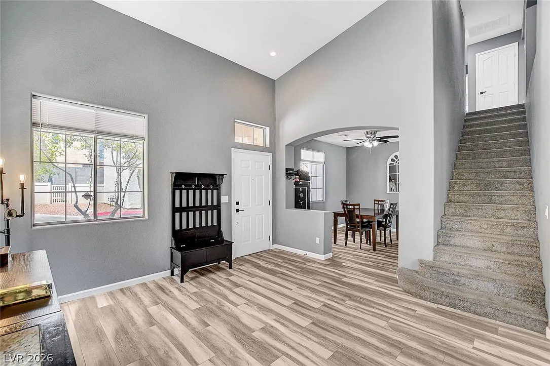 4 bed, 2.5 bath, 1994 sqft, $2,300 — Photo 3