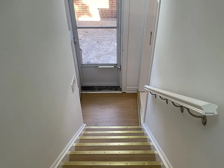 48 Torrens Ave #UPPER — Photo 3
