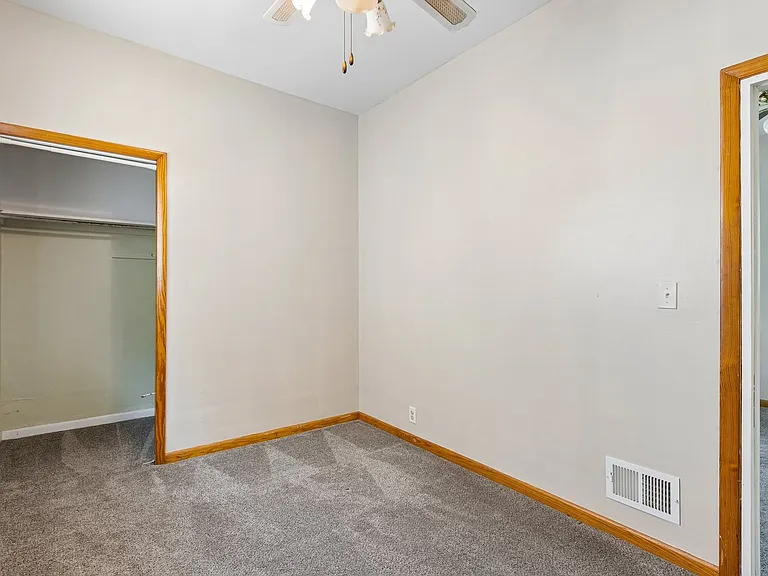 405 William St — Photo 12