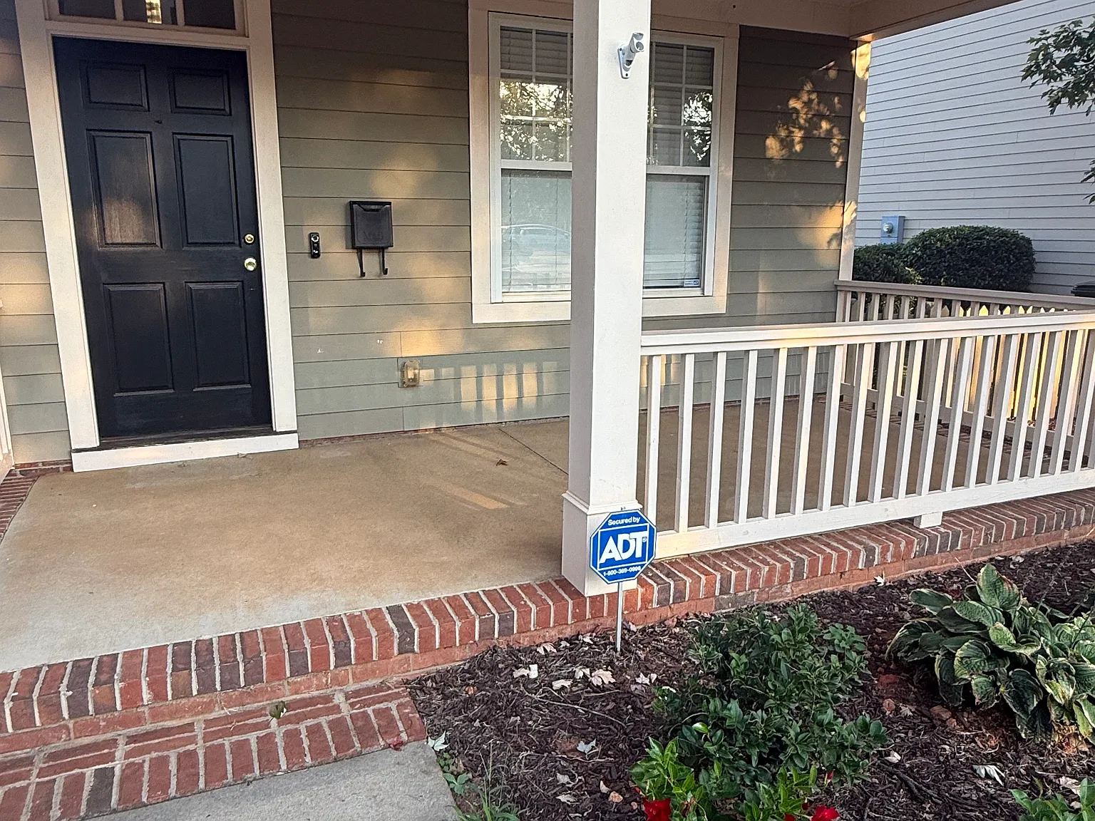 2 bed, 1.5 bath, 1026 sqft, $2,100 — Photo 3