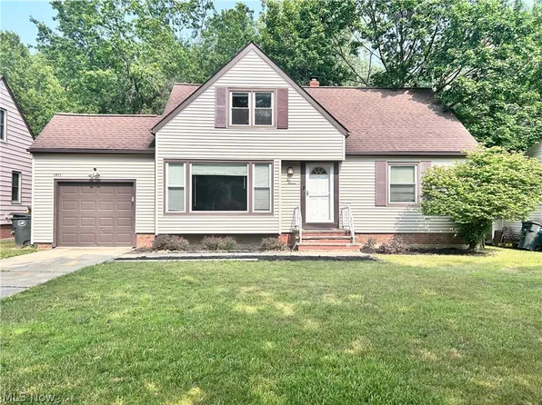 1011 Learidge Rd, Lyndhurst, OH 44124