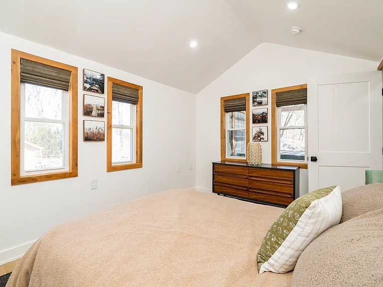 100 Poplar Ln — Photo 9