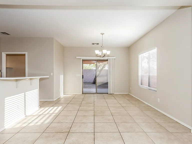 119 E Mountain View Rd — Photo 6