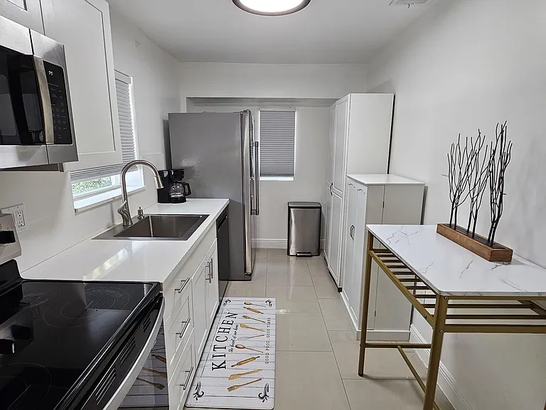 6966 Byron Ave #101 — Photo 24