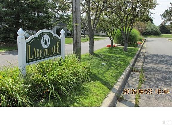 3rd image of 264 Aqueduct Dr #1