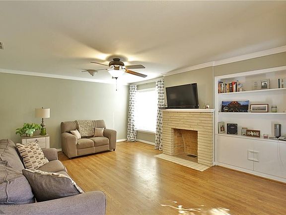 3rd image of 1105 E 13th St