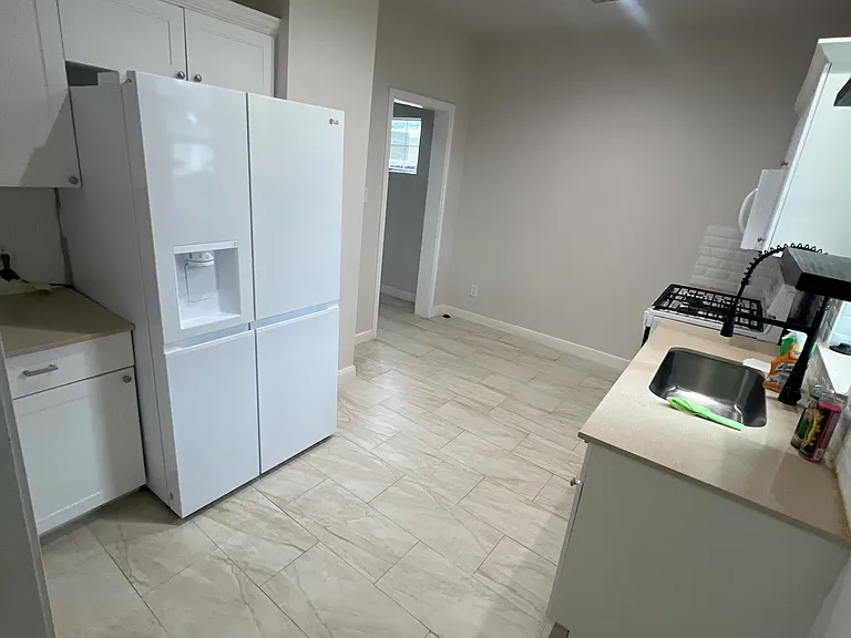 2305 Lorraine St — Photo 22