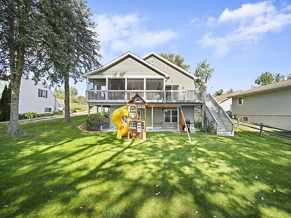 3rd image of 1036 Tompkins Dr