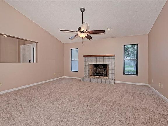 3rd image of 904 Liberty Ln