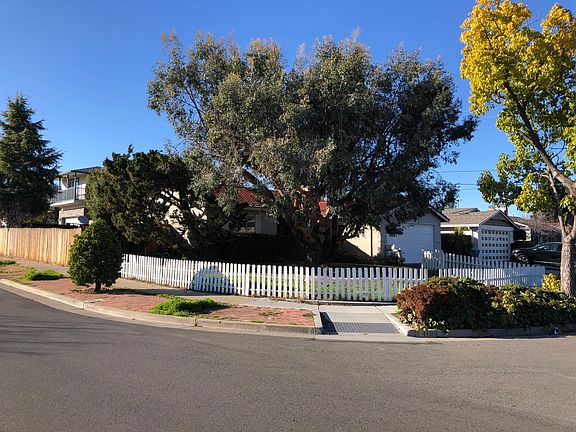2nd image of 1199 Crestline Dr