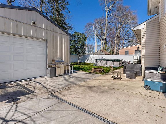 3rd image of 220 Mindy Ave N