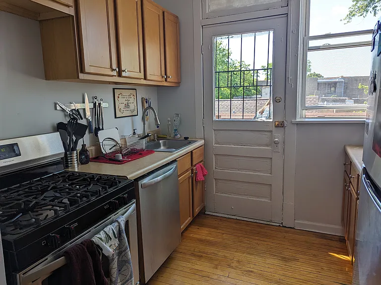 2939 W Schubert Ave #2 — Photo 2