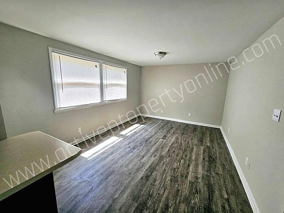 2nd image of 2020 Vineville Ave