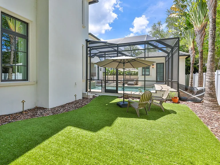 629 Riviera Dr — Photo 47