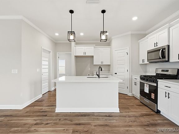 4th image of 310 Thornbird Loop