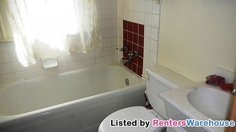 3rd image of 955 43rd Ave NE