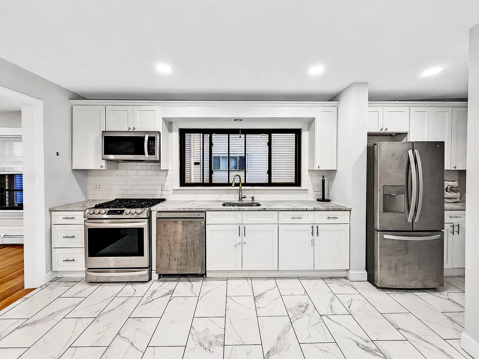 3 bed, 1000 sqft, $3,100 — Photo 4