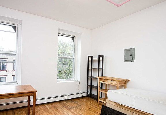 3rd image of 814 Marcy Ave #3L