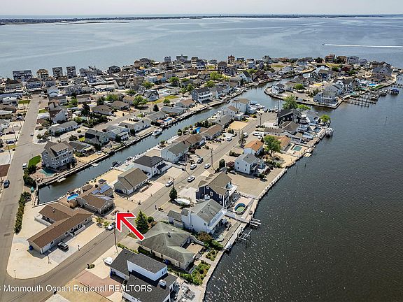 2nd image of 53 Blue Heron Drive S