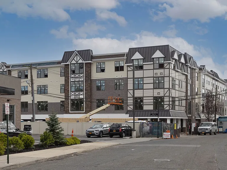 The Promenade at Lynbrook — Photo 26