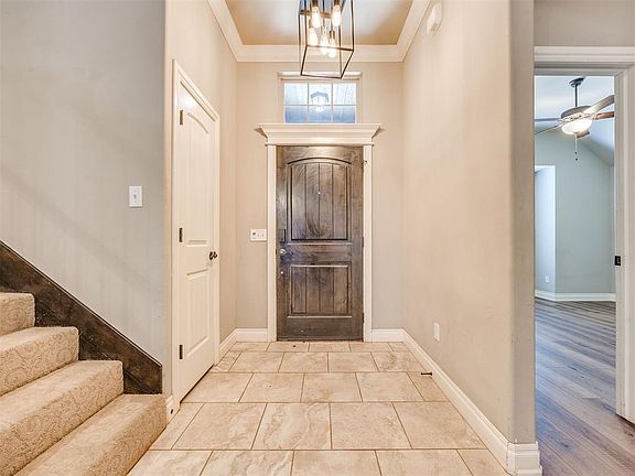 4th image of 1009 Samantha Ln