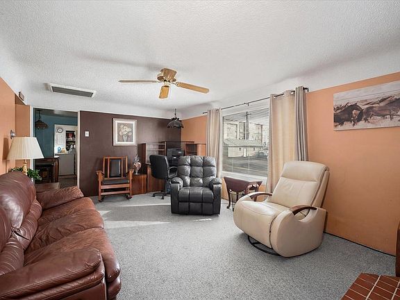 3rd image of 4004 N Post St