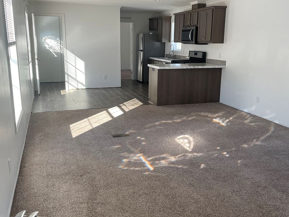 2nd image of 4 Chestnut Dr