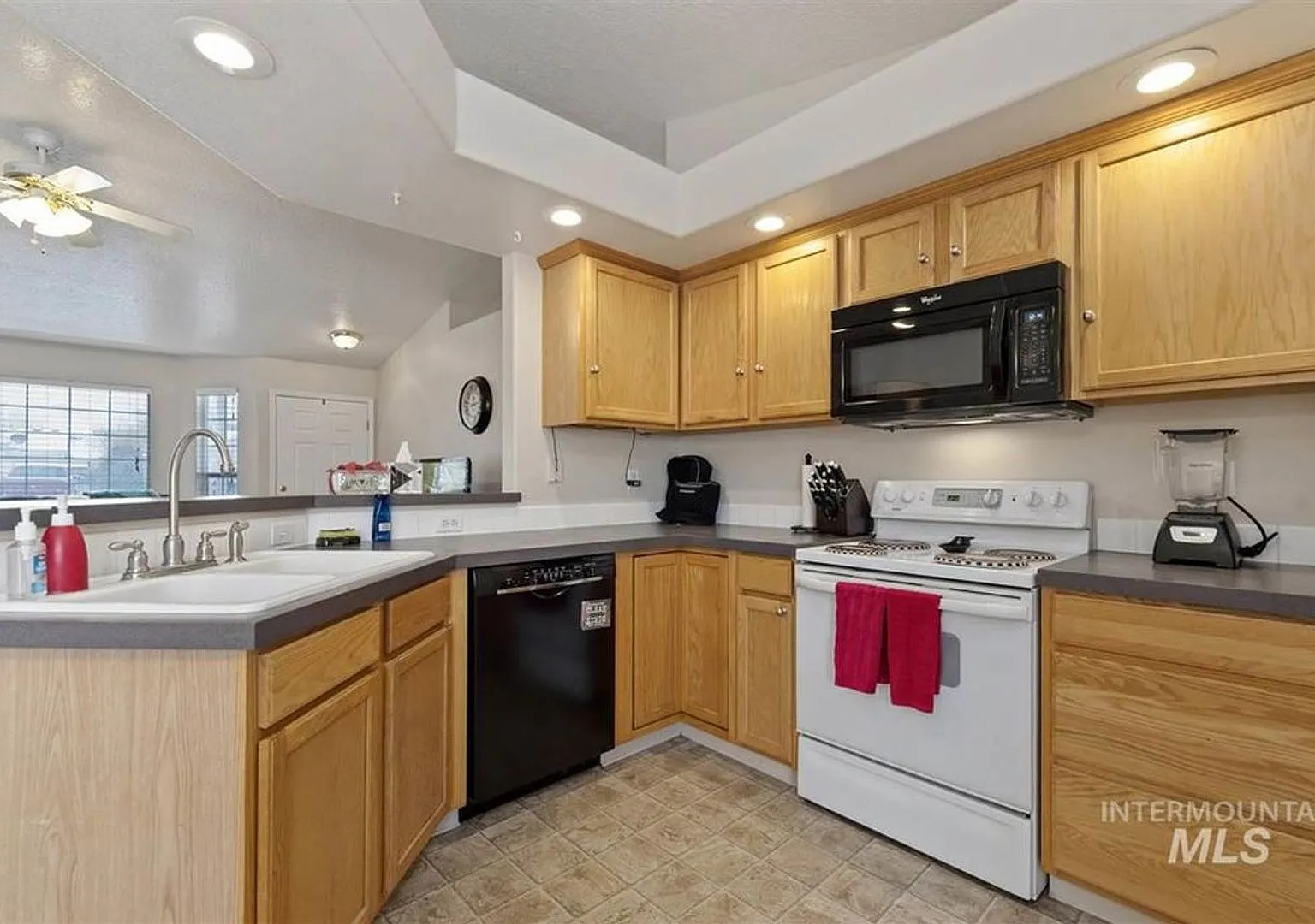 3 Bedroom Home in Nampa _ Pet Friendly! — Photo 2