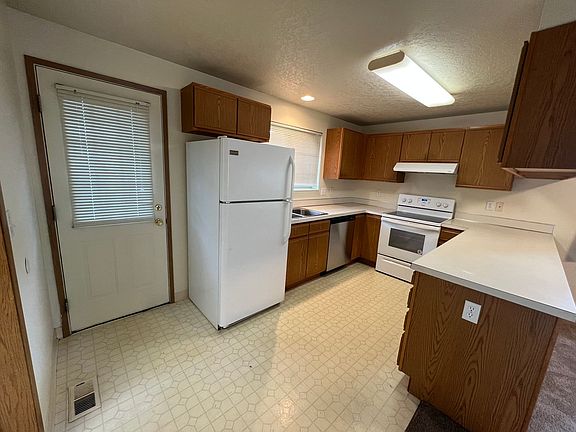 2nd image of 1300 NE 181st Ave #117